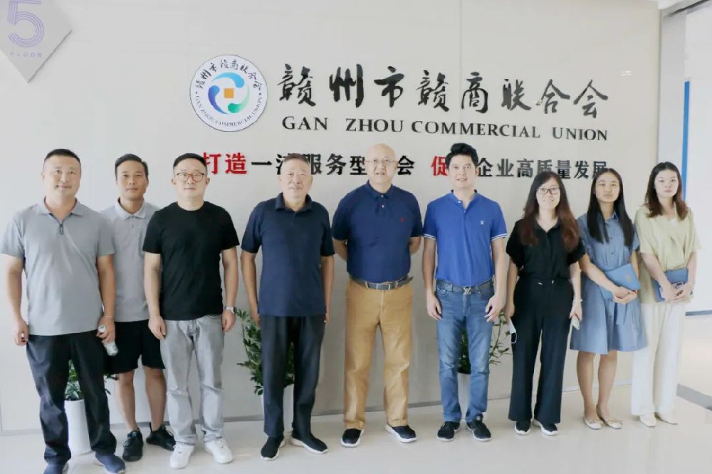 商會監(jiān)事會主席、江西憶源多媒體科技有限公司董事長徐林楠一行來商會秘書處參觀交流
